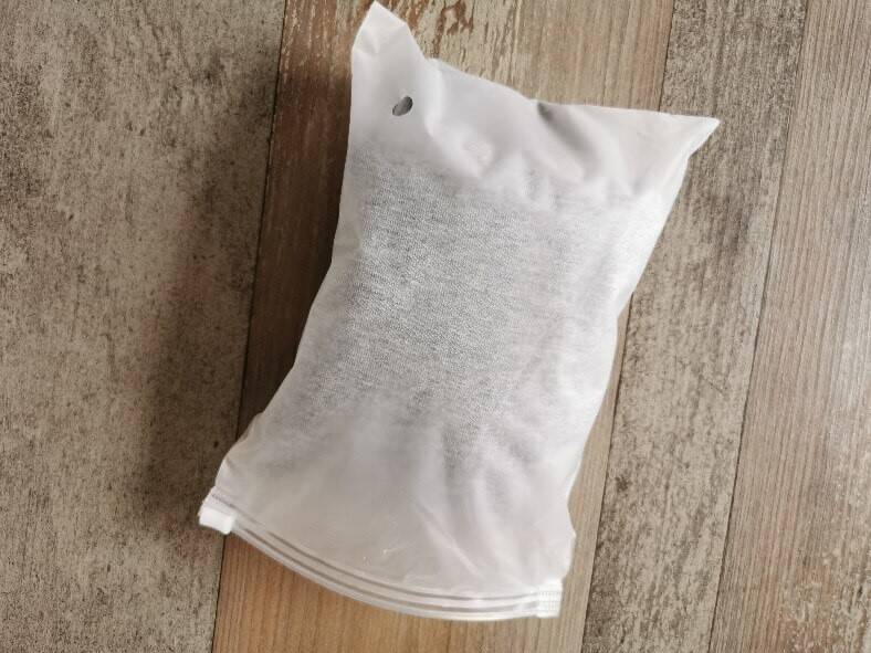 Eine Schutzverpackung umschließt die Dvala Schlafmaske und bewahrt sie somit vor Schmutz