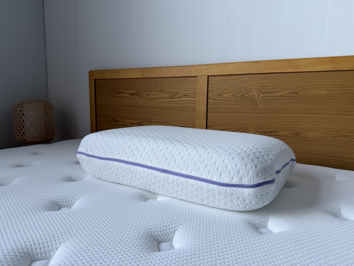 Das Forever Pillow von Lilia Sleep auf einem Bett