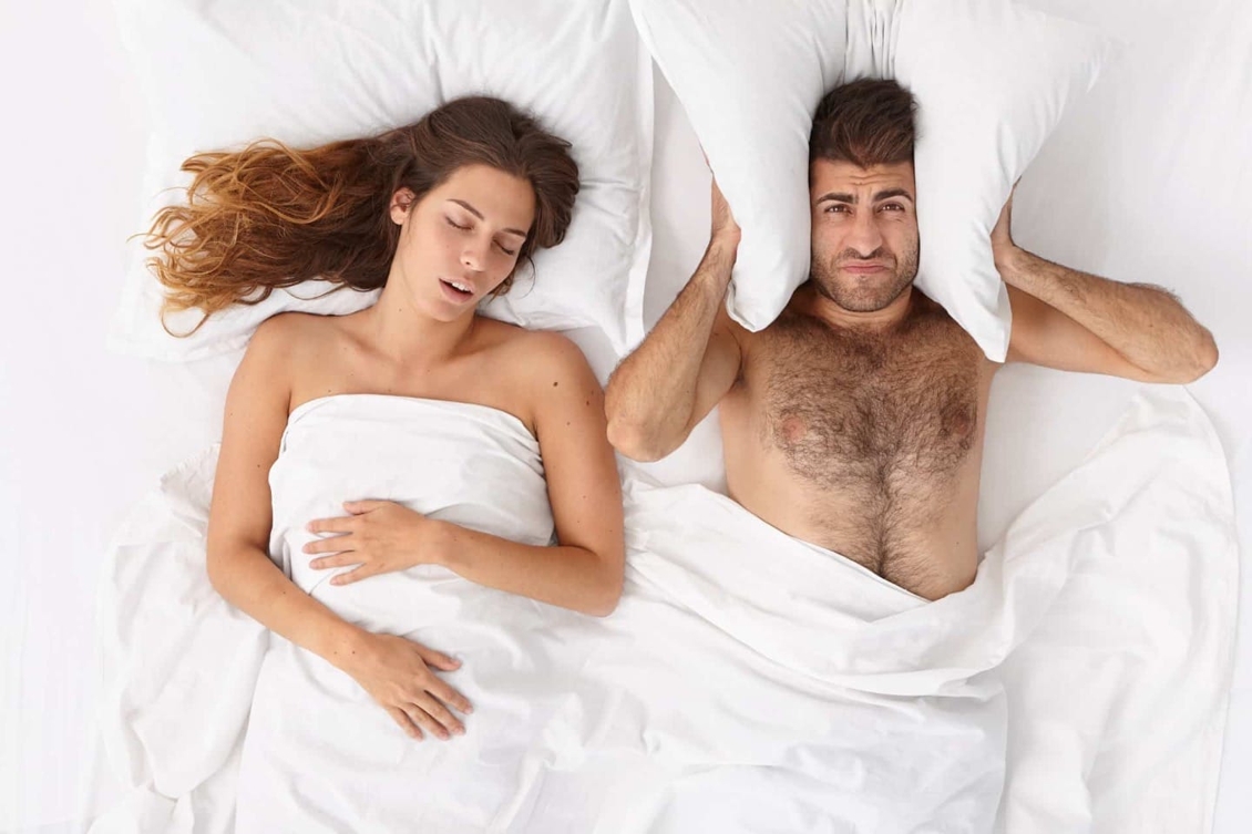 Das soziale Stigma des Schnarchens bei Frauen warum es schlecht für ihren Schlaf und ihre Gesundheit ist Cover Image