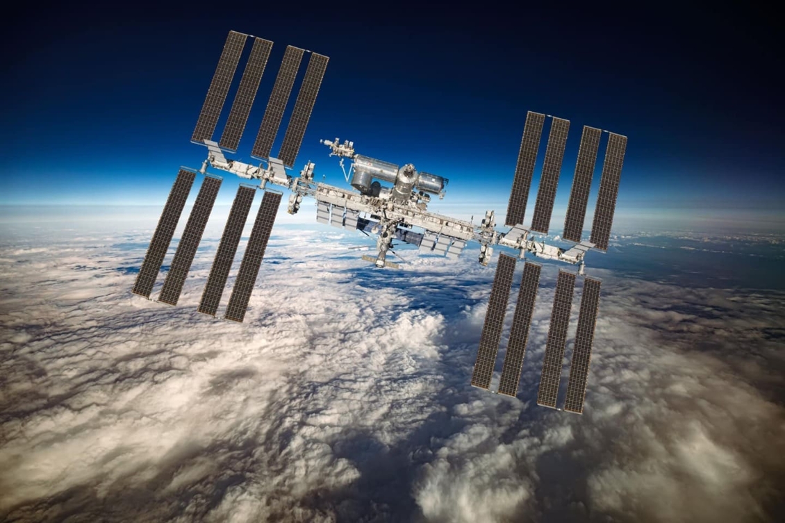 Wo und wie schlafen Astronauten im Weltraum Geheimnisse aus der Schwerelosigkeit Cover Image